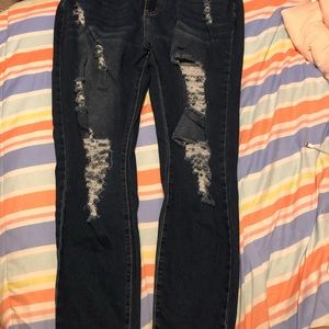 **NEVER WORN** distressed skinny jeans